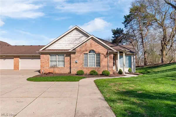 1220 Saint Abigail Sw Street, Hartville, OH 44632