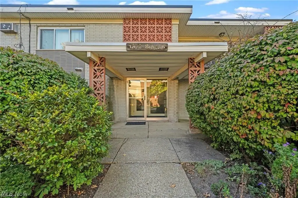 1372 Golden Gate Boulevard #B-201, Mayfield Heights, OH 44124 - #1