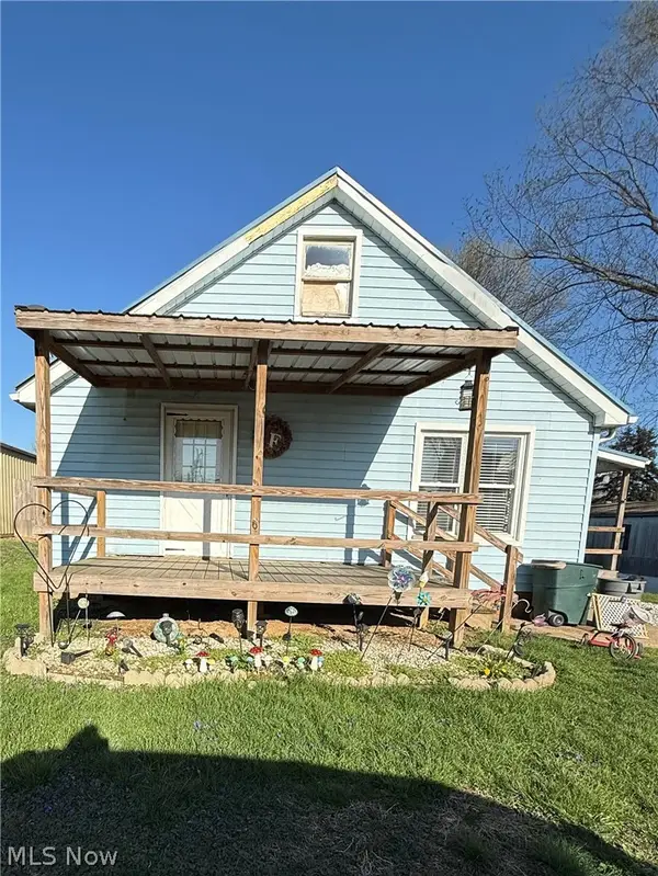 1748 South Lawn Extension, Coshocton, OH 43812