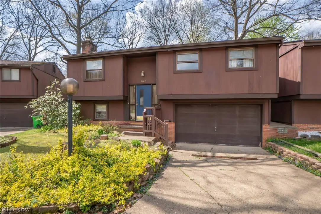 1744 Oak Trail Ne Street, Massillon, OH 44646 - #1