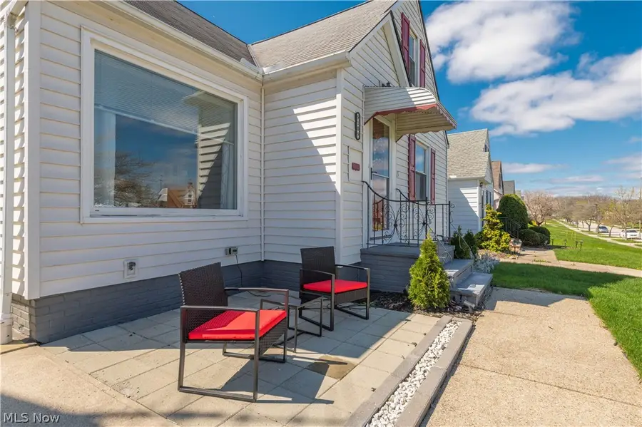 9109 Ansonia Avenue, Brooklyn, OH 44144 - #2