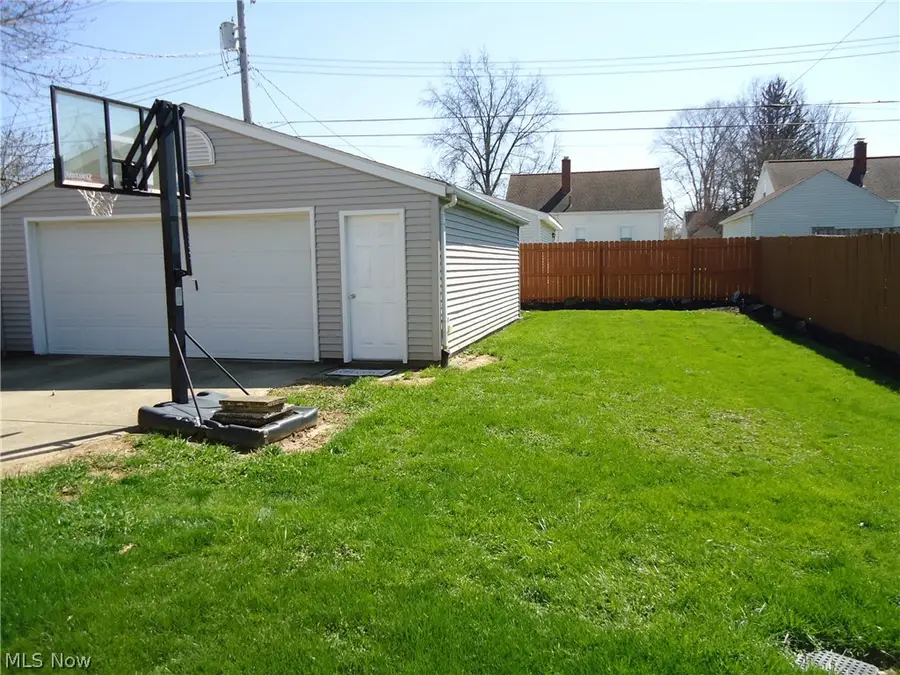 318 Van Buren Avenue, Cuyahoga Falls, OH 44221 - #2