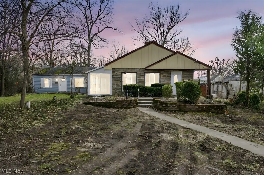 204 Grove Avenue, Cuyahoga Falls, OH 44221 - #1