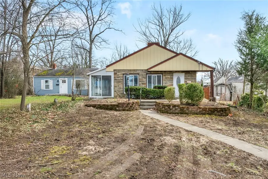 204 Grove Avenue, Cuyahoga Falls, OH 44221 - #2