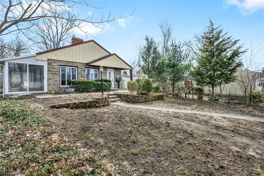 204 Grove Avenue, Cuyahoga Falls, OH 44221 - #3