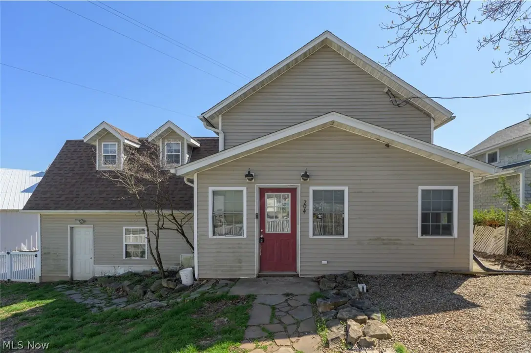204 S Prospect Avenue, Hartville, OH 44632 - #1