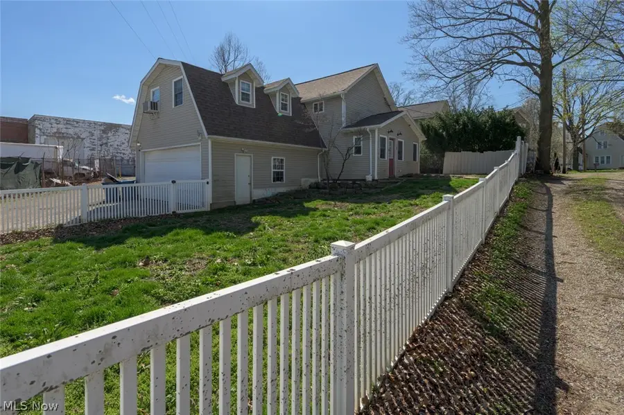 204 S Prospect Avenue, Hartville, OH 44632 - #2