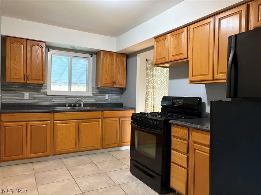 4027 Crest Drive, Cleveland, OH 44109 - #3