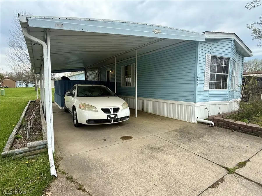 607 Sugar Pines Sw Drive, Weathersfield, OH 44076 - #2