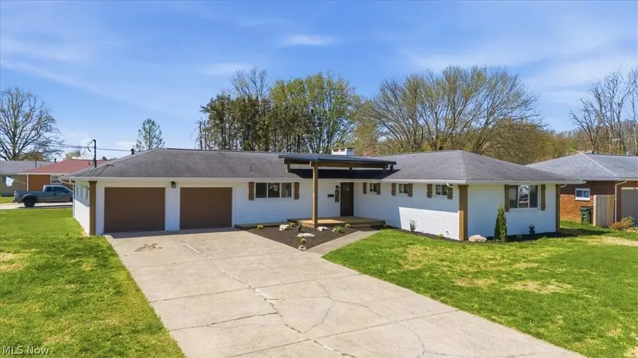 801 Westview Drive, Belpre, OH 45714 - #2