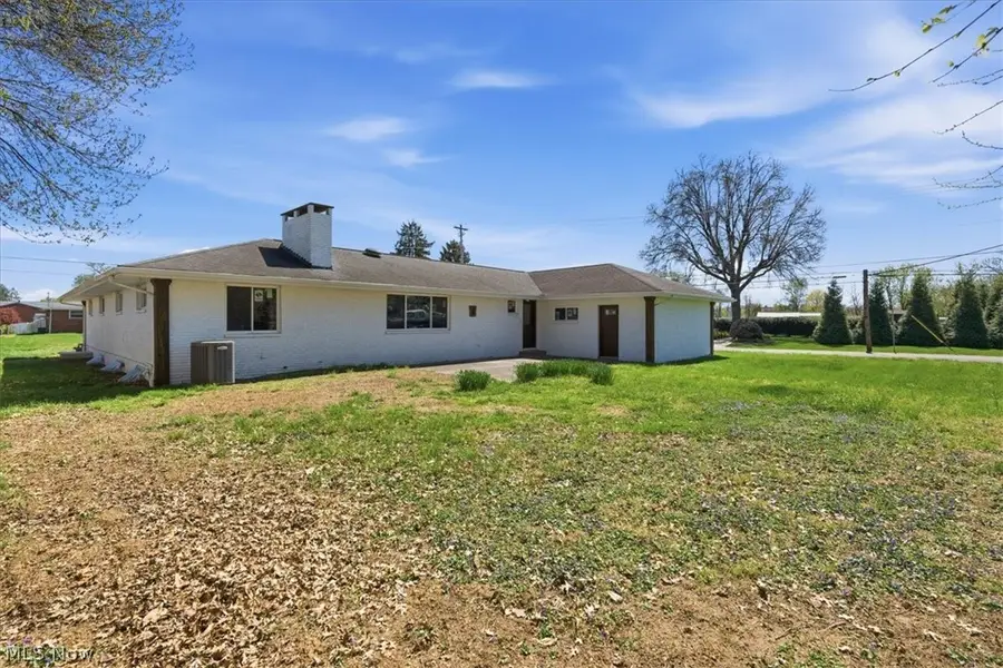 801 Westview Drive, Belpre, OH 45714 - #3