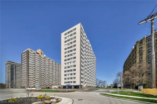 12520 Edgewater Drive #806, Lakewood, OH 44107