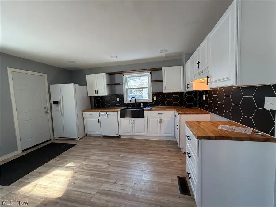 951 Roanoke Road, Cleveland Heights, OH 44121 - #3
