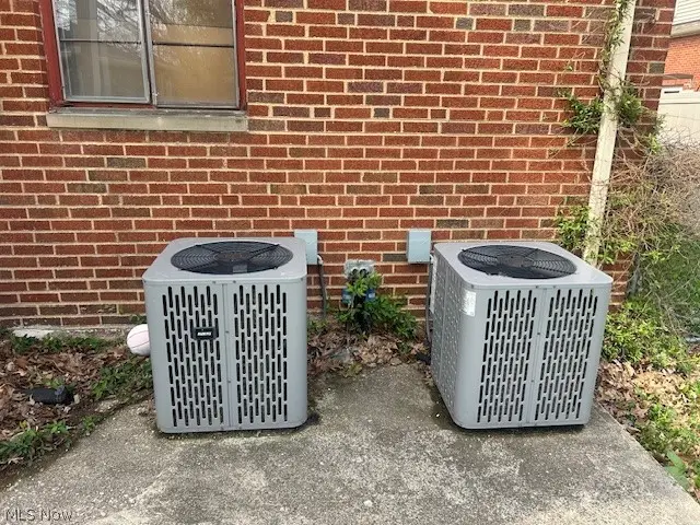 6125 W 54th Street, Parma, OH 44129 - #2