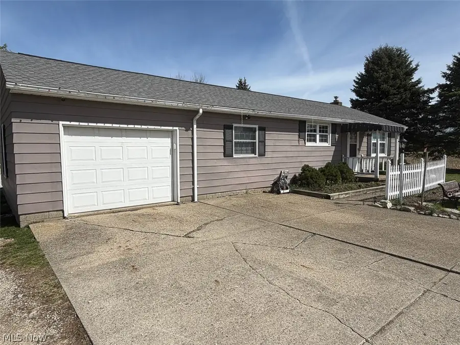 6395 Easton Ne Street, Louisville, OH 44641 - #2