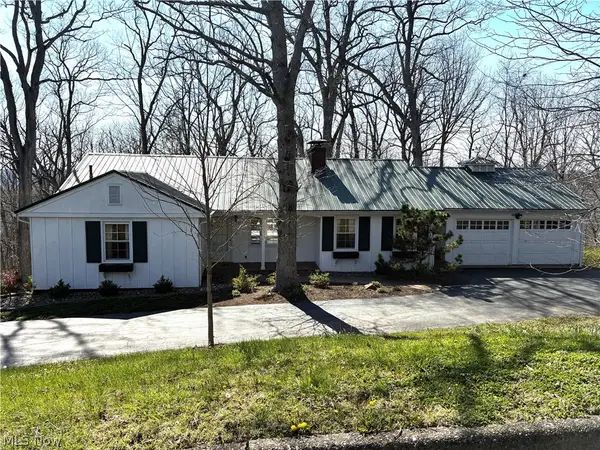 118 Hillcrest Dr, Marietta, OH 45750