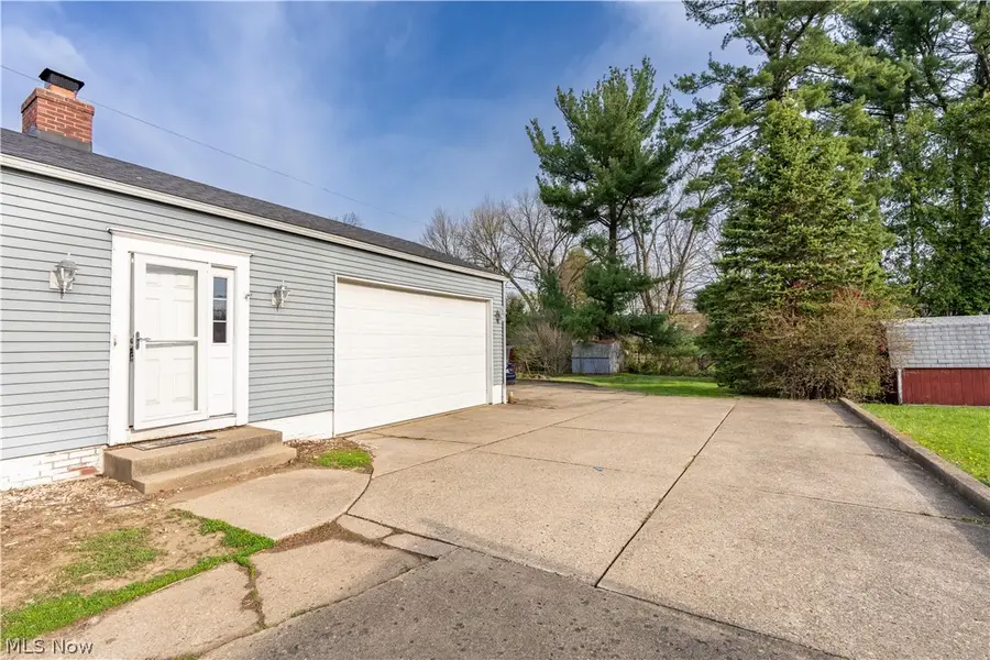 263 Everhard Sw Road, North Canton, OH 44709 - #3