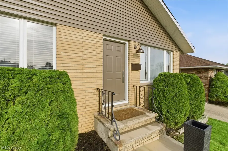 5284 E 102nd Street, Garfield Heights, OH 44125 - #3