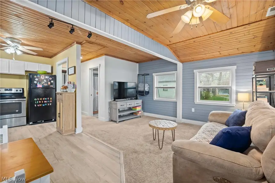 4556 Hawthorne Avenue, Sheffield Lake, OH 44054 - #3