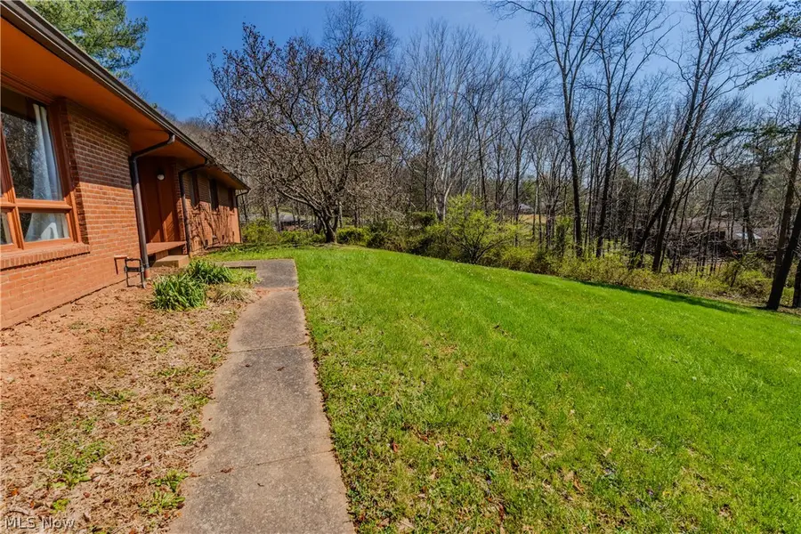 100 Crestwood Circle, Marietta, OH 45750 - #3