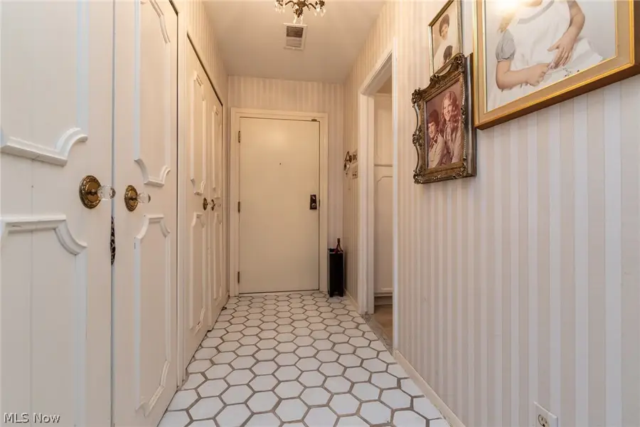 2202 Acacia Park Drive #2317, Lyndhurst, OH 44124 - #2