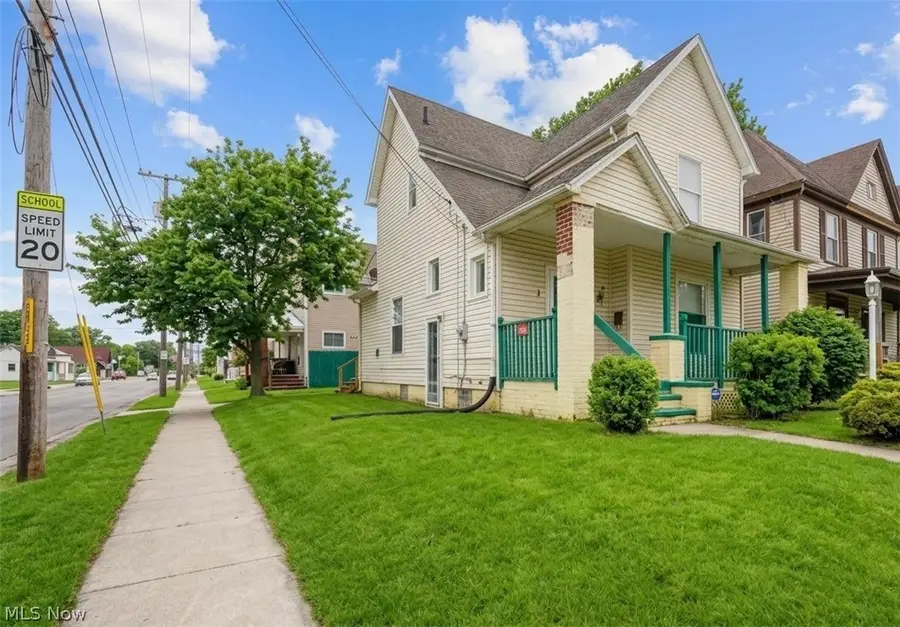 354 Clarendon Nw Avenue, Canton, OH 44708 - #2