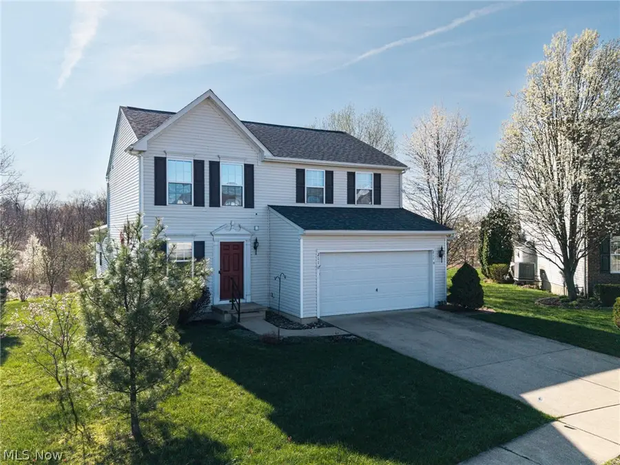 211 Burkdale Court, Wadsworth, OH 44281 - #2