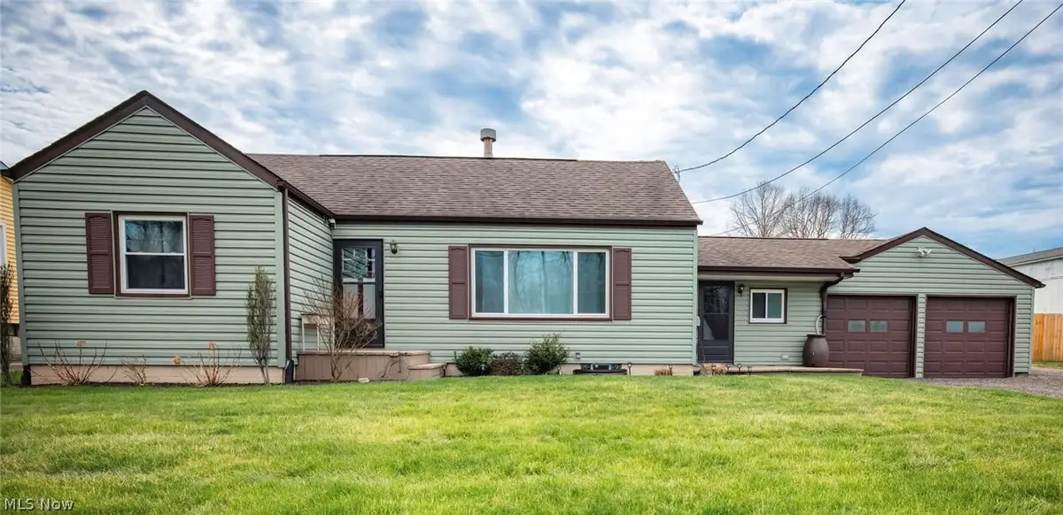 831 School Street, Hubbard, OH 44425 - #1