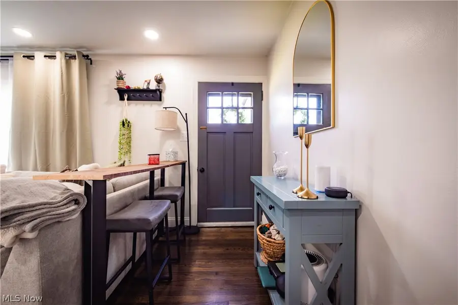 831 School Street, Hubbard, OH 44425 - #2