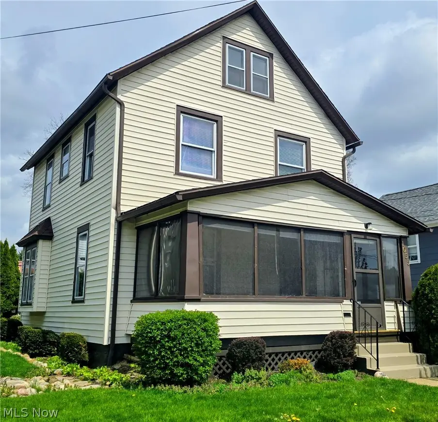 1055 W Tuscarawas Avenue, Barberton, OH 44203 - #1