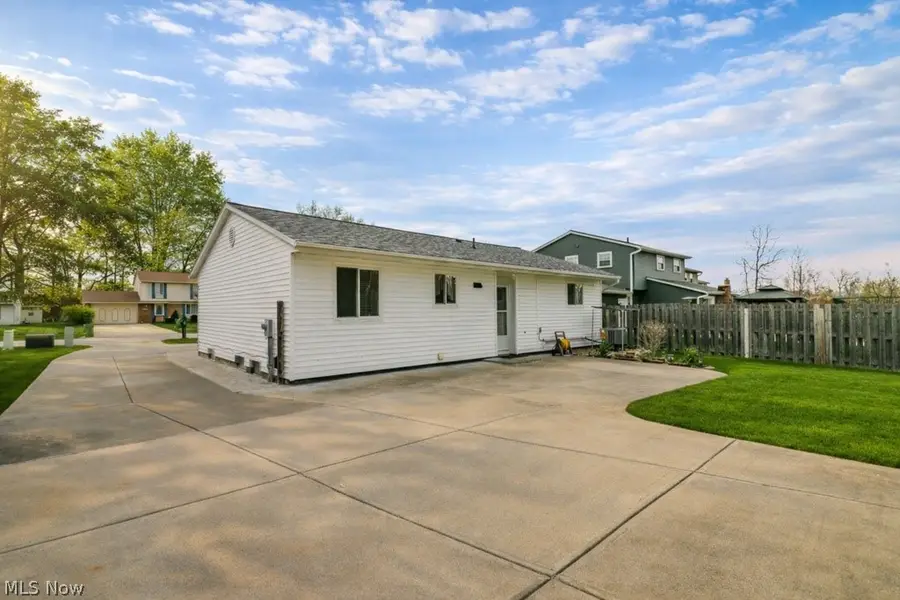 652 Saint Lawrence Boulevard, Eastlake, OH 44095 - #3