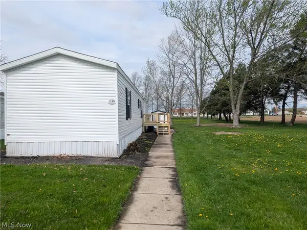 135 Kenny Brook Lane, Elyria, OH 44035