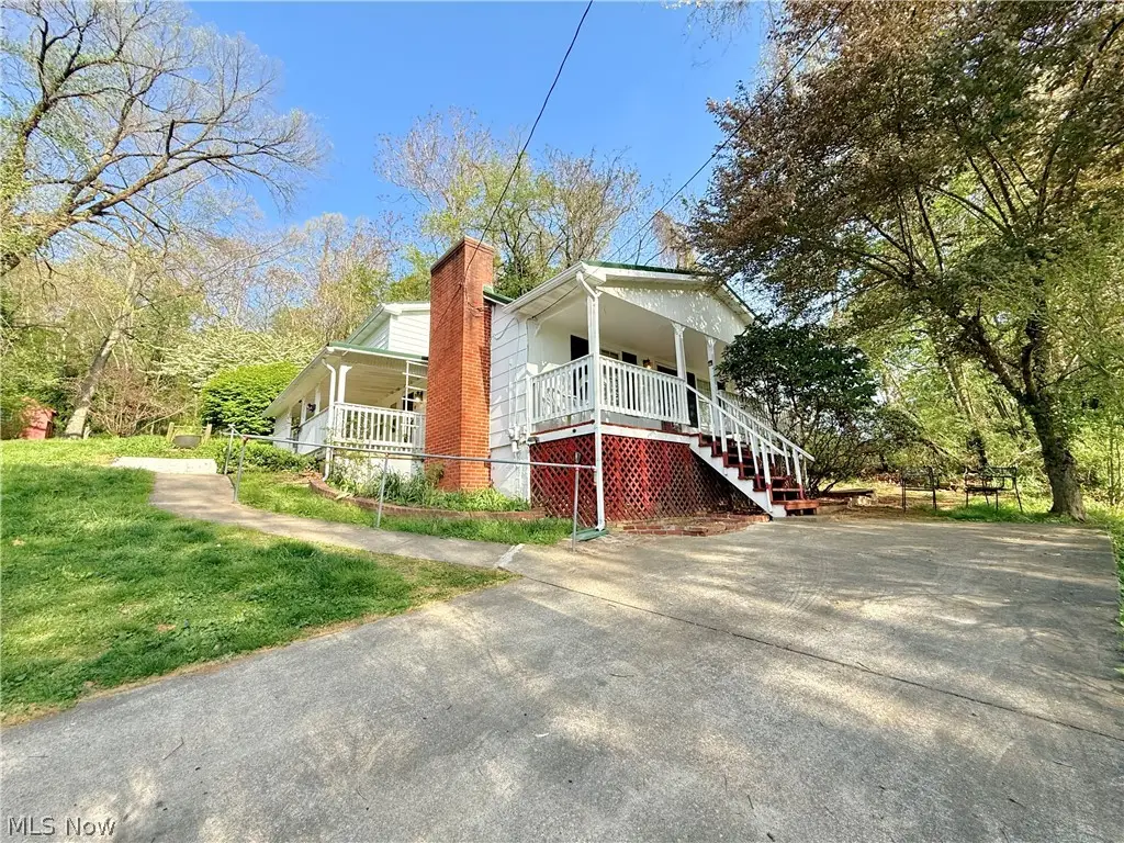 1181 Clement Avenue, Belpre, OH 45714 - #1