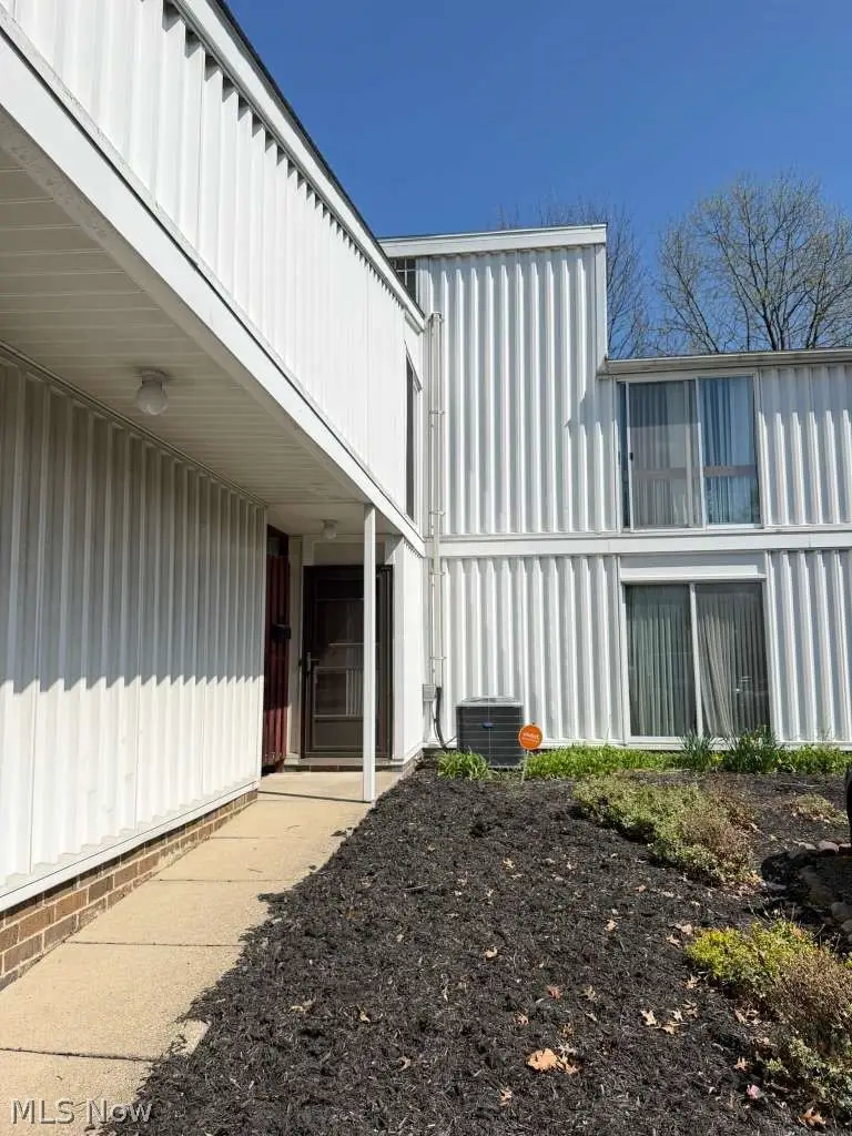 25 Sutton Place, Shaker Heights, OH 44120 - #1