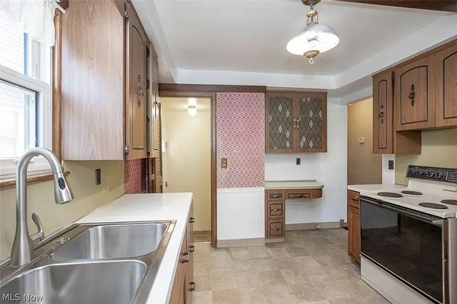 8409 Wainstead Drive, Parma, OH 44129 - #3