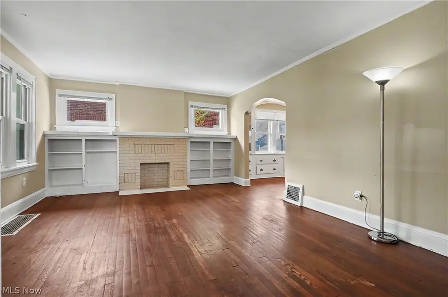 2782 Oakwood Drive, Cuyahoga Falls, OH 44221 - #2