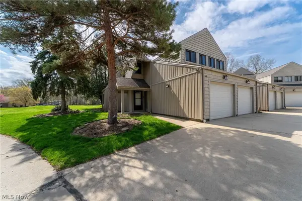 68 Landings Way, Avon Lake, OH 44012