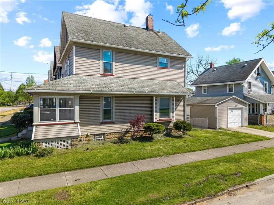 299 NW 5th Nw Street, Barberton, OH 44203 - #3