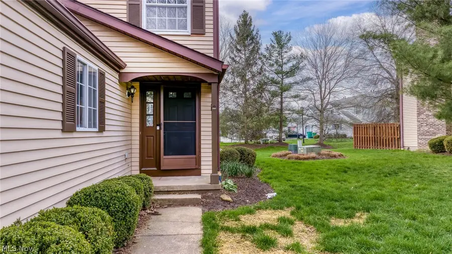 9648 E Idlewood Drive, Twinsburg, OH 44087 - #3