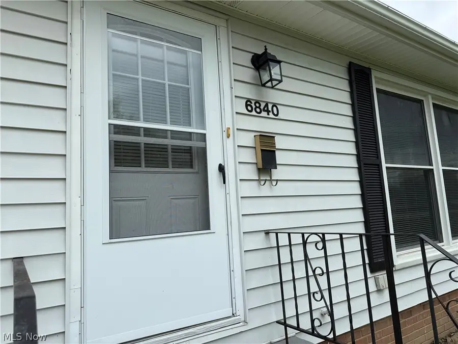 6840 Middlebrook Boulevard, Middleburg Heights, OH 44130 - #2