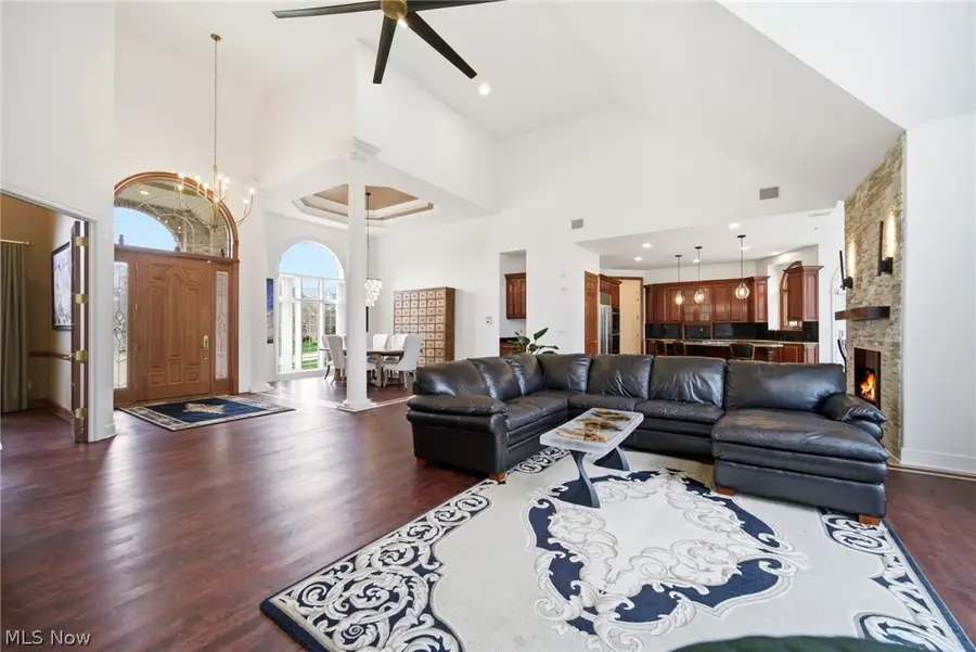 10584 Queens Way, North Royalton, OH 44133 - #2