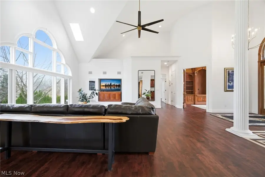 10584 Queens Way, North Royalton, OH 44133 - #3