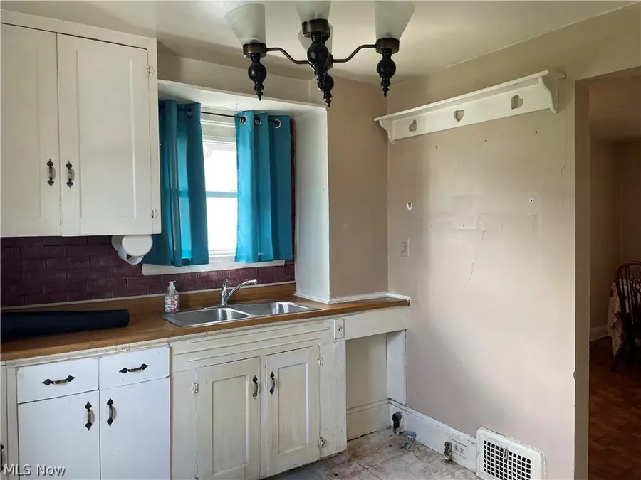 2213 Wyandotte Avenue, Lakewood, OH 44107 - #3