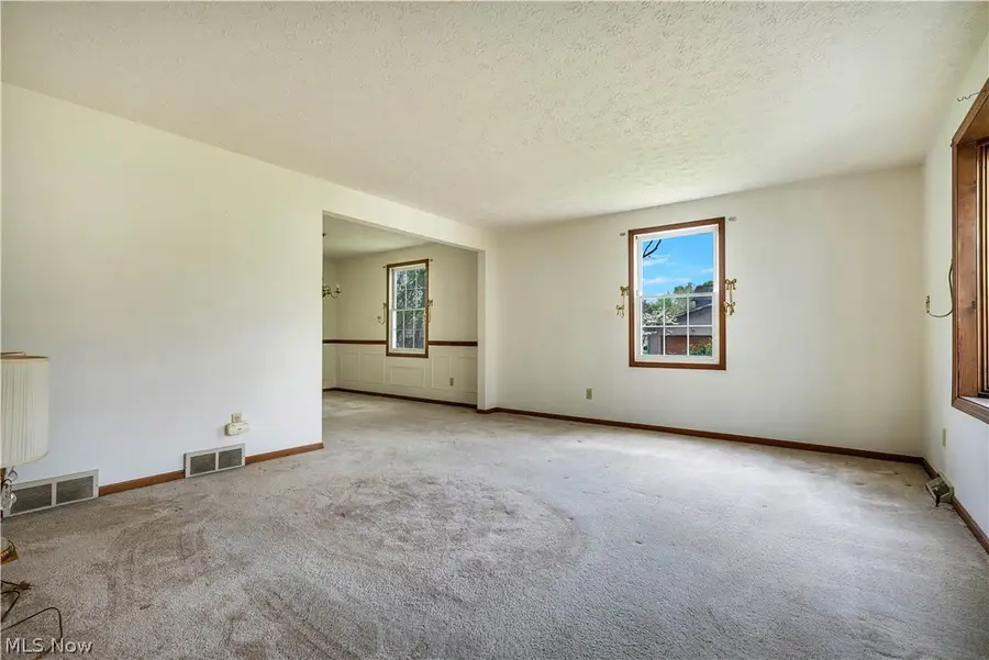 8054 Fox Run Nw Avenue, North Canton, OH 44720 - #2