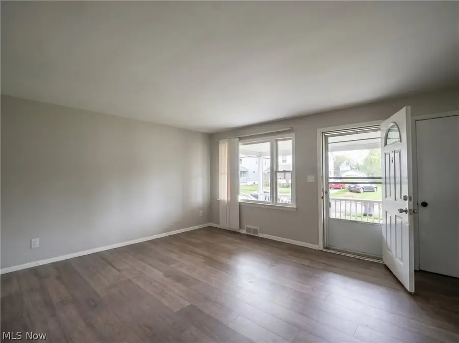 50 Glacier Avenue, Youngstown, OH 44509 - #3