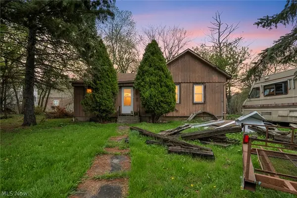 215 Tuscarawas Street, Elyria, OH 44035