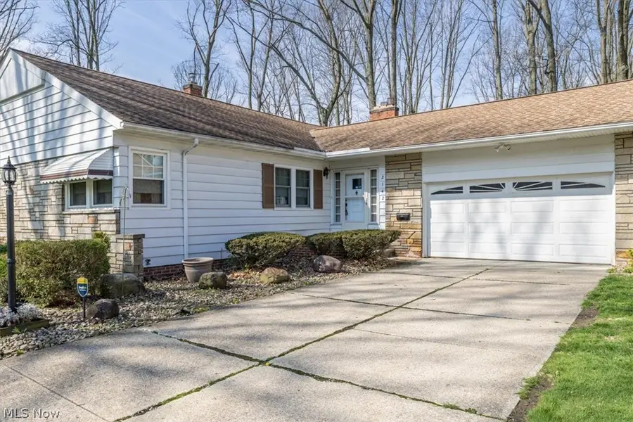 2142 Waynoka Road, Euclid, OH 44117 - #3