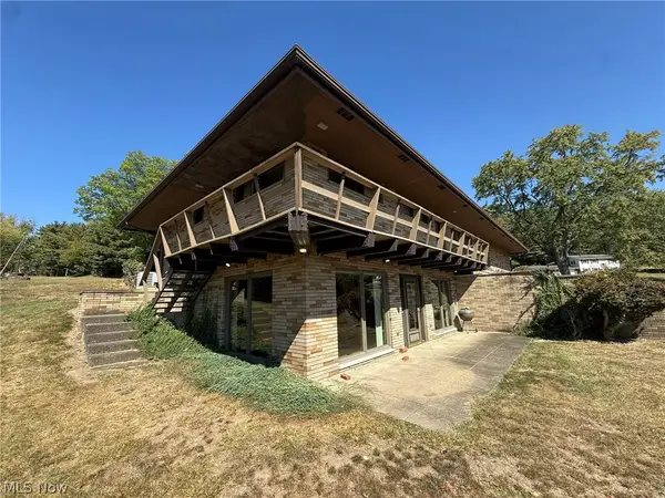 2902 Downeys Hill Ne Drive, Dover, OH 44622