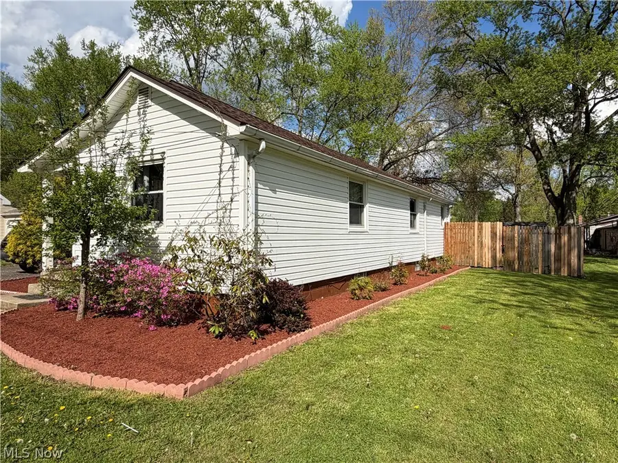 324 Bechtel Road, Leavittsburg, OH 44430 - #2