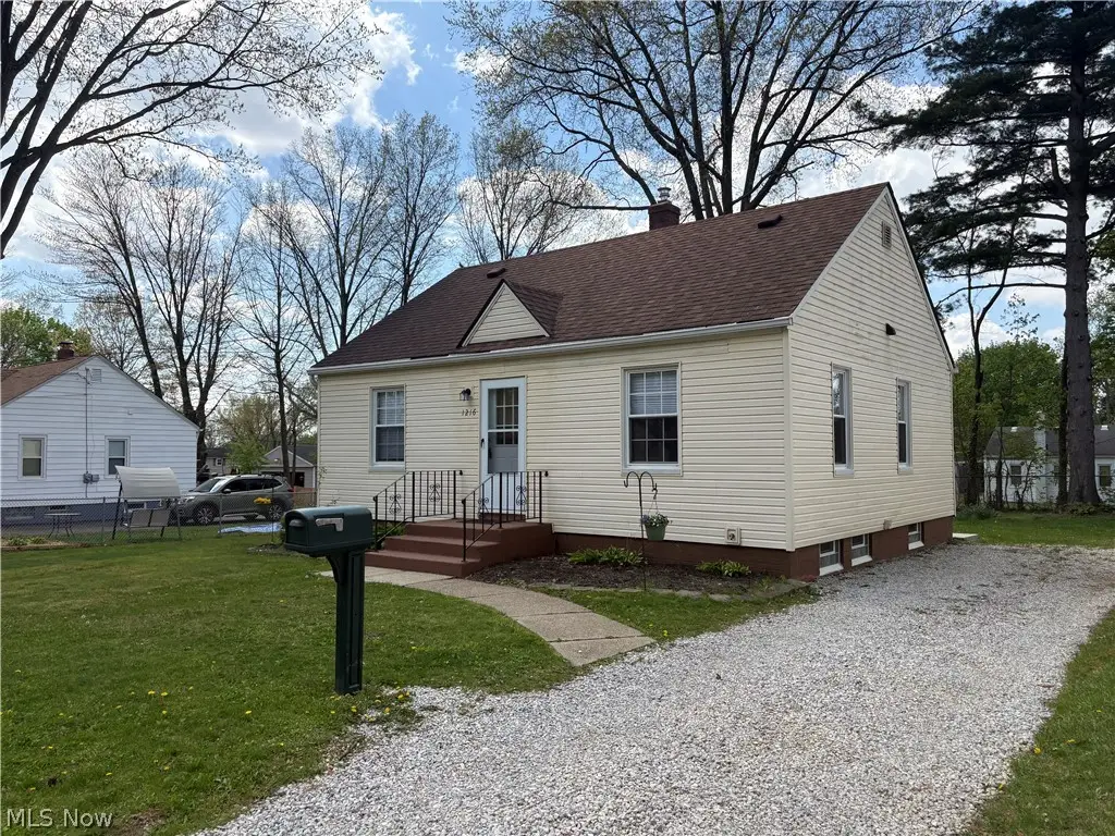 1216 Hardesty Boulevard, Akron, OH 44320 - #1